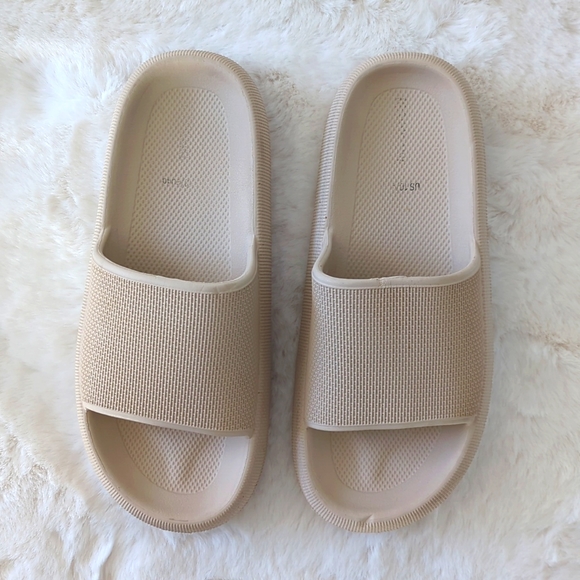 🌿CUSHION CLOADFOAM SANDALS🌿 - Picture 2 of 5